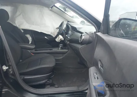 2022 Nissan Kicks Sv Xtronic Cvt z USA, uszkodzony, nr VIN 3N1CP5CV9NL477939